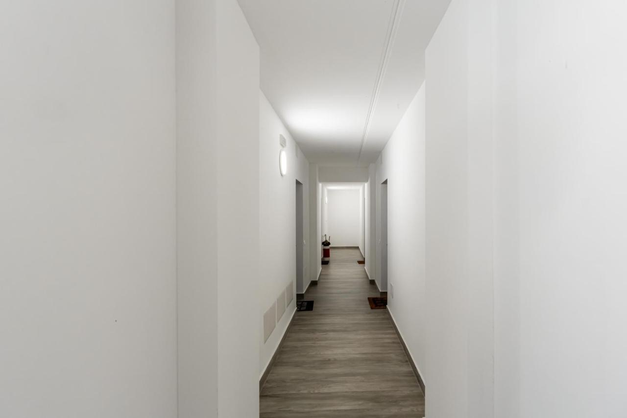 Comfy Apt With Private Parking & Balcony Milán Exterior foto
