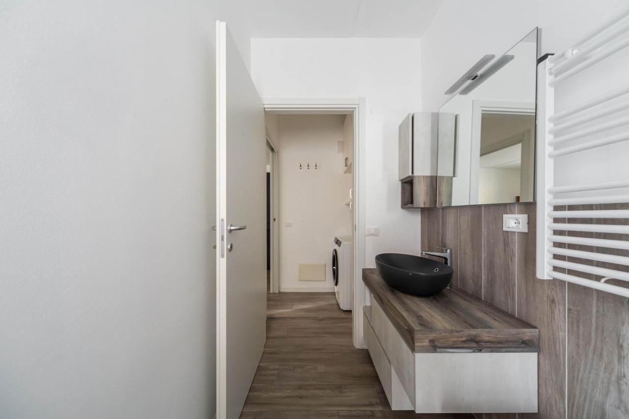Comfy Apt With Private Parking & Balcony Milán Exterior foto