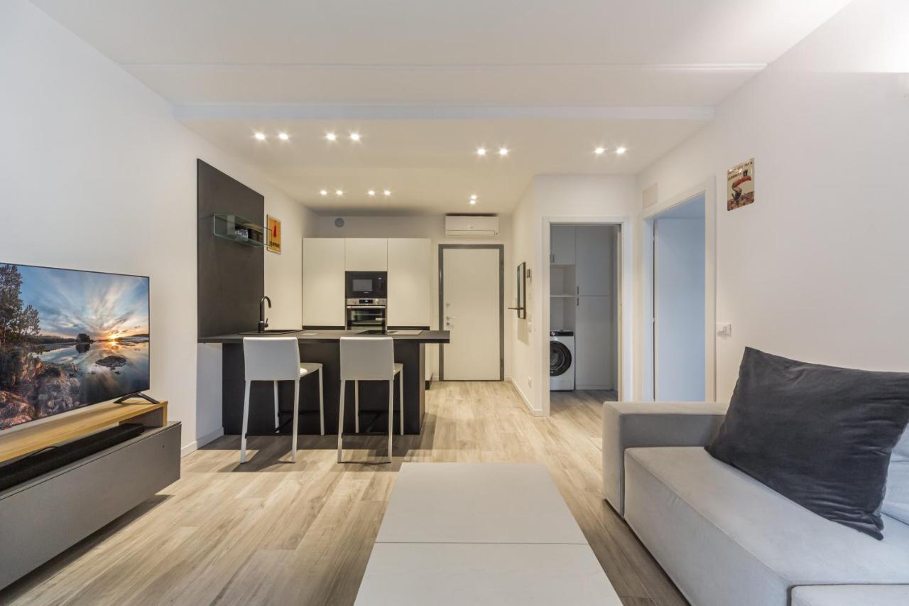 Comfy Apt With Private Parking & Balcony Milán Exterior foto
